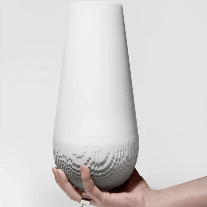 Vase allongé en porcelaine de Limoges Non Sans Raison® 🇫🇷
