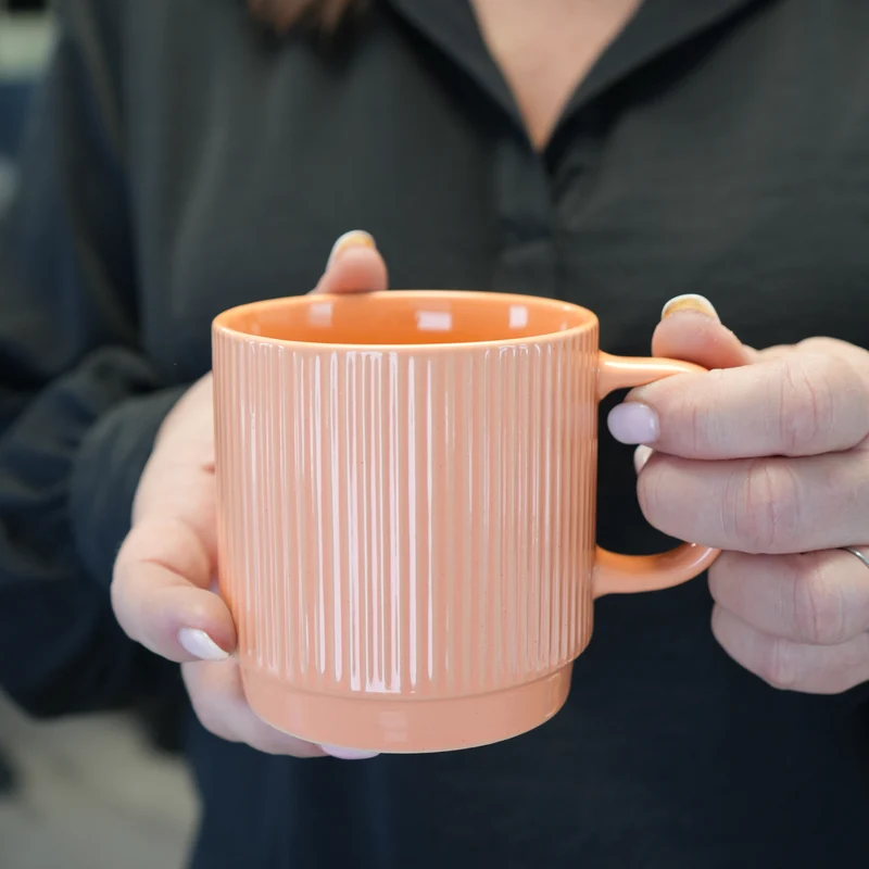 Tasse striée & empilable - Rose