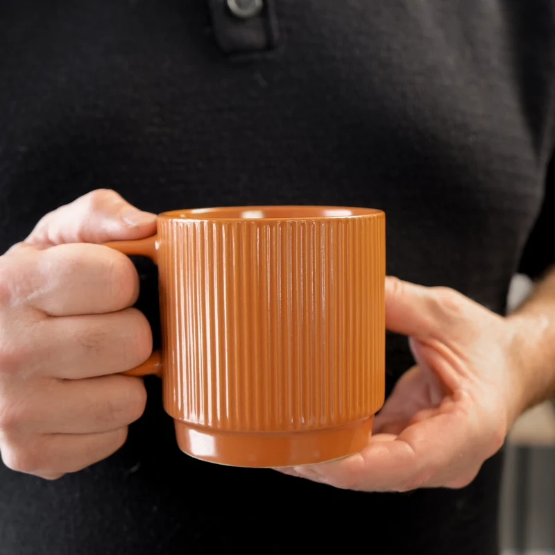 Tasse striée & empilable - Rouille