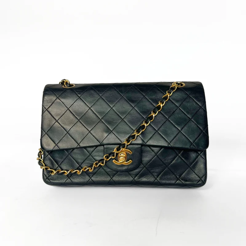 Chanel Classic Flap Bag Petit cuir d'agneau