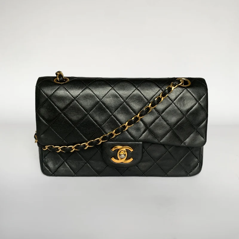 Chanel Classic Flap Bag Petit cuir d'agneau