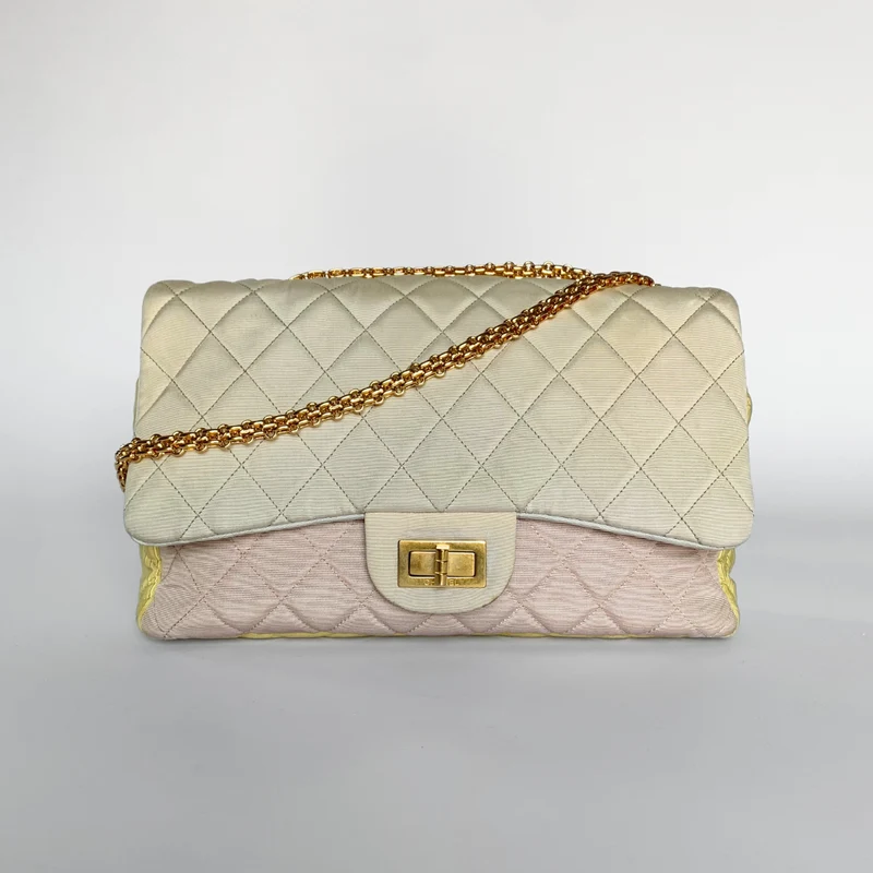 Chanel Sac matelassé 2.55 en nylon