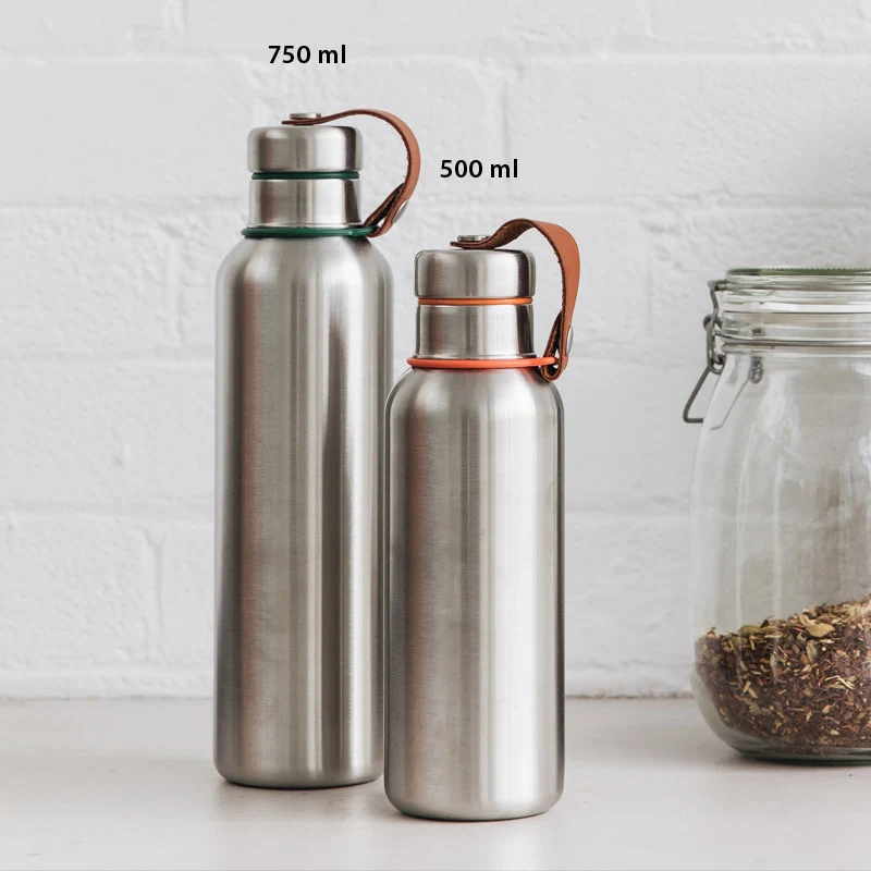Gourde isotherme inox 750ml Black+Blum Olive - Avec bouchon solidaire de la bouteille