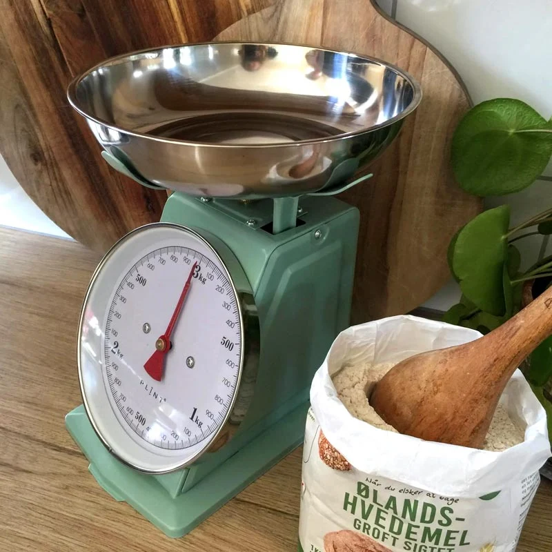 Balance de cuisine en métal - Modèle Plint mécanique - coloris vert amande