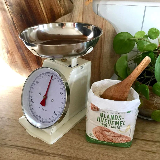 Balance de cuisine 3 kg Plint - Modèle mécanique en métal - coloris crème