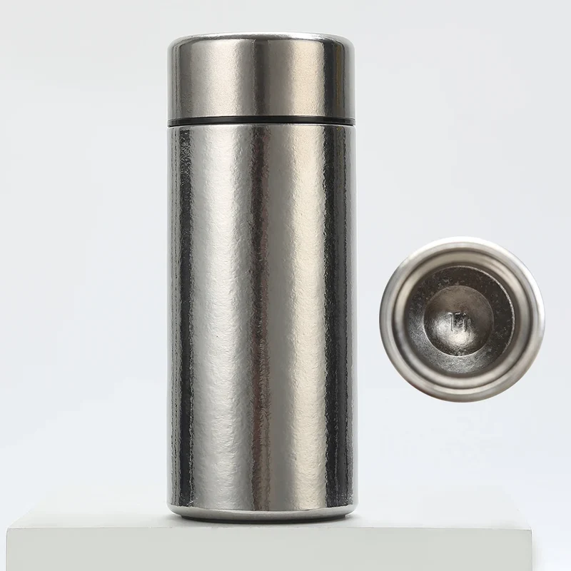 Gourde Isotherme Titane avec Infuseur à Thé Séparable