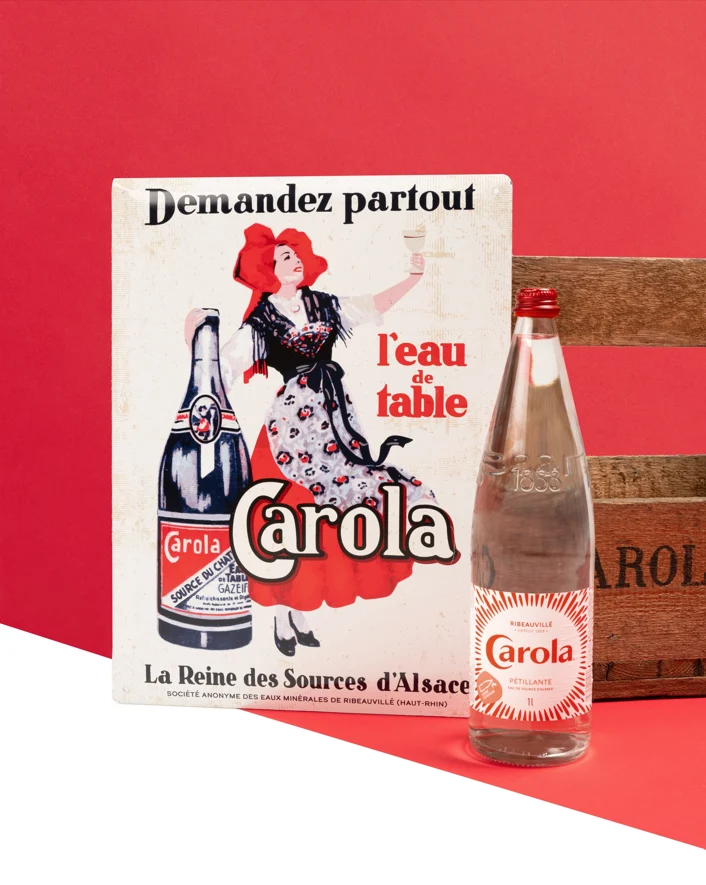 Plaque Carola en tôle "Demandez partout l'eau de table Carola"