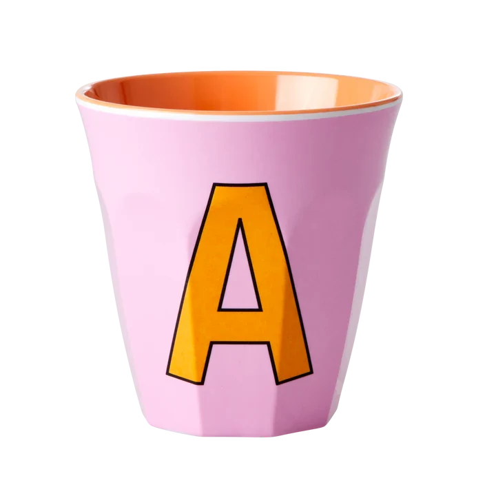 Gobelet en Mélamine Rose avec Lettre de l'Alphabet