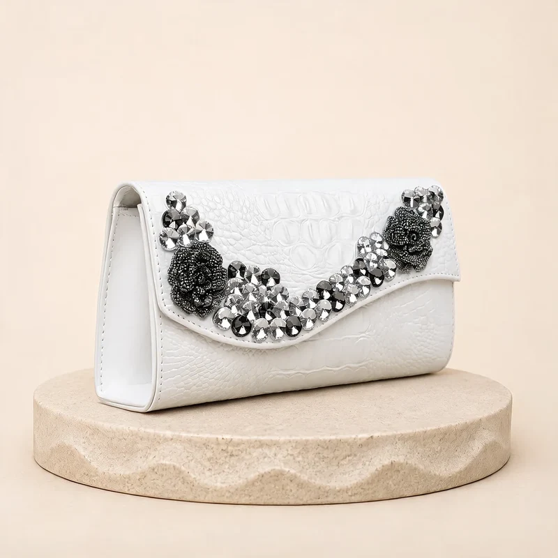 Pochette de soirée cuir de vachette façon croco & strass